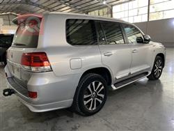 تۆیۆتا لاند کروزەر